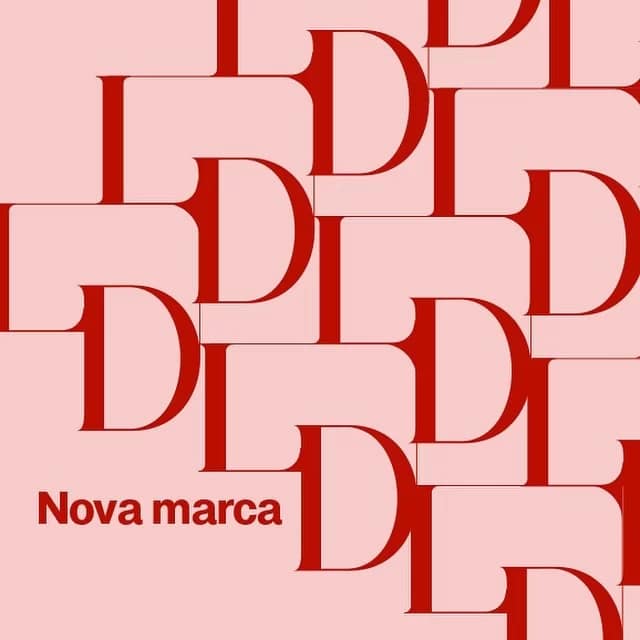 Depois de 7 anos, é impossível que a vontade de mudar não tenha chegado por aqui.
Muita coisa aconteceu e segue acontecendo.
Mas, dentre todas as mudanças, a advocacia segue sendo uma constante. 
Afinal, advogar é mais do que o meu trabalho. É o meu estilo de vida. 
Foi graças a essa “filosofia” que consegui passar por tantos desafios e, além de nunca precisar parar, conseguir crescer.
Não é fácil. Não está perfeito. Mas, garanto, estou no posto todos os dias fazendo o que é preciso. Fazendo o que é possível.
A mudança da marca reflete a mudança de vida no últimos anos: mudei de cidade, mudei de estado civil, mudei minhas prioridades que, pra ser sincera, nem eram tão bem definidas lá no início. 
Por dentro, tudo já está muito bem resolvido. Faltava, somente, exteriorizar.
Assim, aos poucos, vou colorindo o escritório com novas cores, novos traços… “Fazendo novas todas as coisas!” ✨ #ldadv